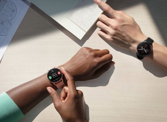 Samsung Galaxy Watch Active 2 okosóra, vízálló, katonai ellenállósági szabvány, porálló, Knox biztonság, Gorilla Glass DX+