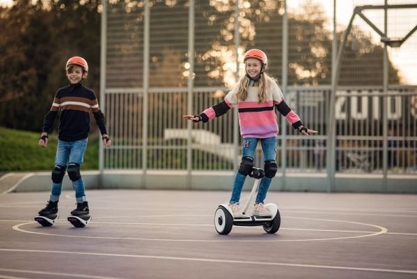 Elektrické samobalančné kolieskové korčule Ninebot by Segway Drift W1