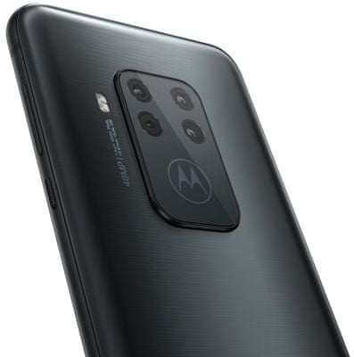 Motorola Moto One Zoom, kvalitný štvoritý zadný fotoaparát, vysoké rozlíšenie, ultra širokouhlý, teleobjektív, optický zoom, hĺbka ostrosti, bokeh efekt