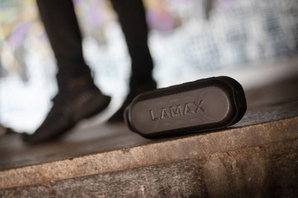 Wydajny, przenośny głośnik Bluetooth lamax street2 bluetooth 5.0 zasięg 10 m funkcja tws moc 15 w doskonały dźwięk połączenie przewodowe port usb gniazdo microSD radio fm ochrona ip55 bateria 1800mah 22 godziny pracy