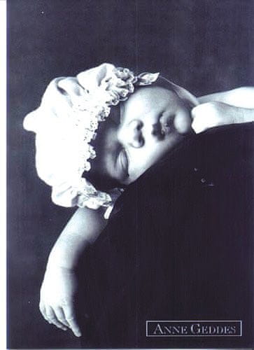 Anne Geddes Pohlednice , ČB spící v čepici