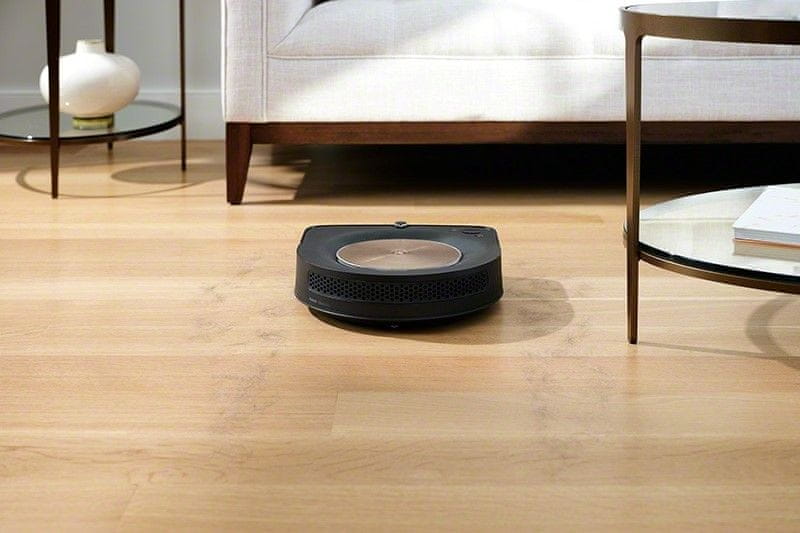 iRobot Roomba s9 nabíjení během úklidu