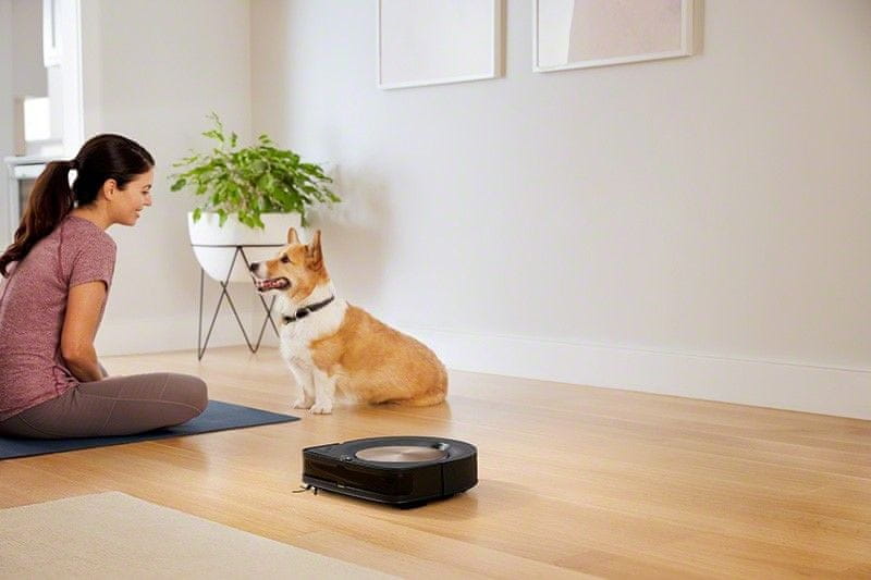 iRobot Roomba s9 automatické nabíjení v nabíjecí stanici