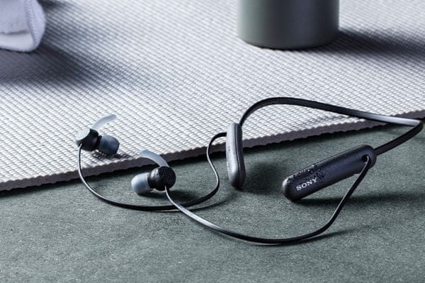 moderne brezžične športne slušalke Bluetooth sony wi-sp510 prostoročni mikrofon glasovni pomočniki vzdržljivost 15-urno polnjenje gumba za upravljanje ipx5 zaščita pred vodo in znoj odličen zvok dodatni basov povečajo posebne ušesne kljuke za boljši oprijem