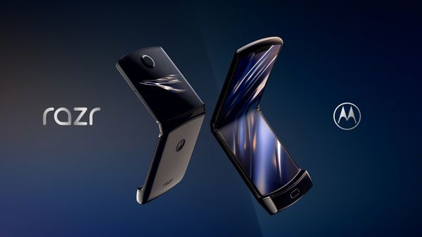 Motorola Razr, ohebný displej, skládací telefon, dotykové véčko, OLED displej