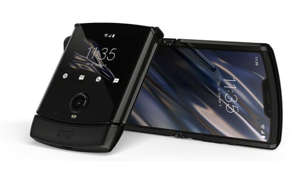 Motorola Razr, skládací smartphone, dotykové véčko, OLED displej, duální fotoaparát, skládací displej, výkonný procesor