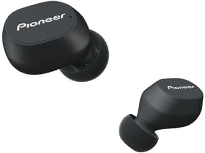 bezdrátová Bluetooth 5.0 sluchátka pioneer se-c5tw 6mm měniče super zvuk s výraznými basy handsfree ovládání hlasem podpora hlasových asistentů zabudovaná tlačítka výdrž 5 h na nabití nabíjecí pouzdro automatické párování ipx5 ochrana vůči vodě vhodná pro sportovce ambient režim