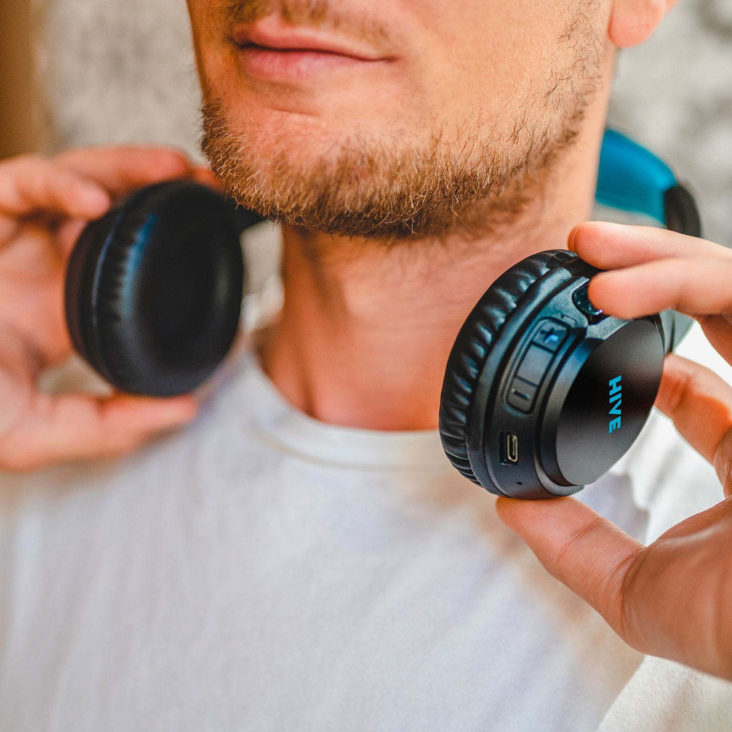 niceboy přenosná sluchátka hive 3 prodigy lehká pohodlná bezdrátová Bluetooth 5.0 sluchátka 32 h na nabití audio kabel libovolně drátová usb nabíjení skvělý zvuk ipx4 odolná hlasoví asistenti handsfree mikrofon maxxbass čistý zvuk