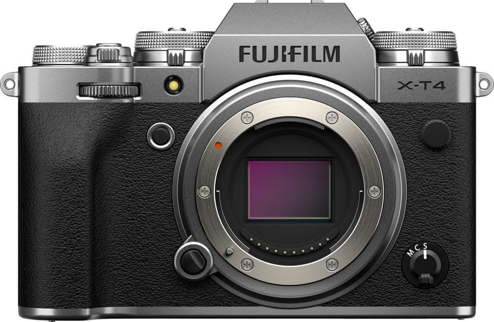 FujiFilm X-T4 + XF 16-80 Silver