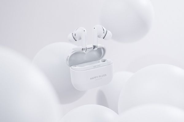 bezdrôtové Bluetooth slúchadlá do uší happy plugs air 1 anc prekrásny švédsky dizajn škandinávsky anc technológia aktívneho potlačenia okolitých hlukov 35h celková výdrž s púzdrom 7h výdrž slúchadiel na nabitie 10 dotykových príkazov duálne mikrofóny vynikajúce pre handsfree pre digitálne nomády nabíjacie púzdro detekcie usadenie slúchadiel v ušiach transparent režim usb-c nabíjanie púzdra možnosť bezdrôtového nabíjania púzdra podpora hlasových asistentov 10mm vyladené meniče rýchlonabíjacia funkcia za 10 min 90 min prevádzky povrchová úprava odolná potu