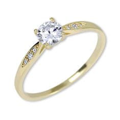 Brilio Zlatý zásnubní prsten s krystaly 229 001 00809 (Obvod 59 mm)