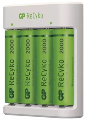Punjač baterija GP Eco E211 + punjive baterije GP ReCyko 2000, 4 × AAA