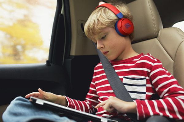 bezdrátová dětská sluchátka jbl jr300bz příjemný zvuk omezená hlasitost ultrapřenosná sklápěcí konstrukce měkké polstrování lehounká jbl zvuk samolepky Bluetooth technologie výdrž 30 h na nabití