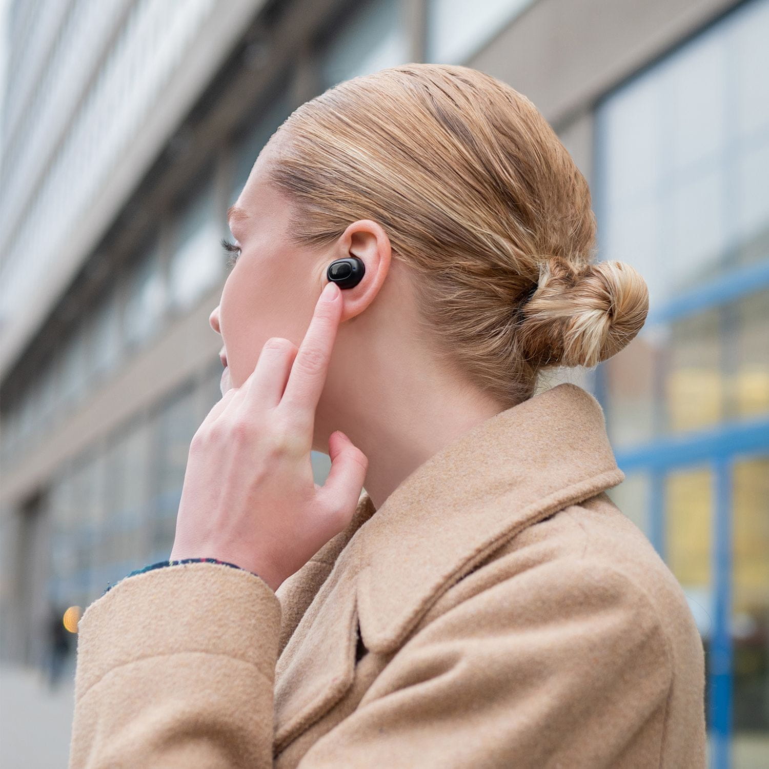 přenosná bezdrátová sluchátka niceboy hive podsie 2021 aac sbc maxxbass 8mm měniče až 35h provoz díky nabíjecímu boxu pohodlná v uších smart buttons ovládání mikrofon s redukcí okolního šumu provoz na 9,5 h ip54 krytí autopárování
