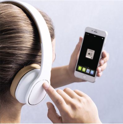 moderní sluchátka Bluetooth bezdrátová hama touch podpora hlasového ovládání google assistant a apple siri ovládací dotychová plocha kvalitní měniče vyladěný zvuk výdrž 22 h na nabití možnost připojení sluchátek klasickým audio kabelem polstrovaná koženkový povrch skládací konstrukce