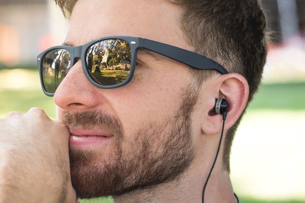 moderní sluchátka unisex koss the plug wireless Bluetooth 4.2 technologie odolná potu náhradní náušníky nástavce z paměťové pěny věrný a přesný zvuk výdrž baterie na nabití 6 h vestavěné ovládání 
