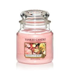 Yankee Candle FRESH CUT ROSES Střední svíčka 411 g