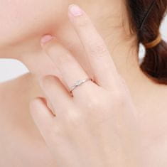 MOISS Třpytivý stříbrný prsten s čirými zirkony R00020 (Obvod 50 mm)