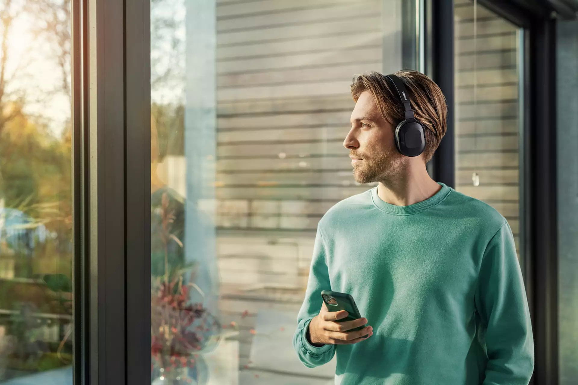  moderní Bluetooth sluchátka philips tah6506 podpora hlasových asistentů skládací konstrukce anc technologie dlouhá výdrž pohodlná na uších výkonné měniče tlačítkové ovládání handsfree funkce moderní design 