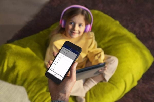  modern Bluetooth fejhallgató philips tak4206 gyermek korlátozott hangerő kábellel csatlakoztatható nagyszerű hangzás hosszú üzemidő kényelmes nyomógombos vezérlés mikrofon telefonhívásokhoz 