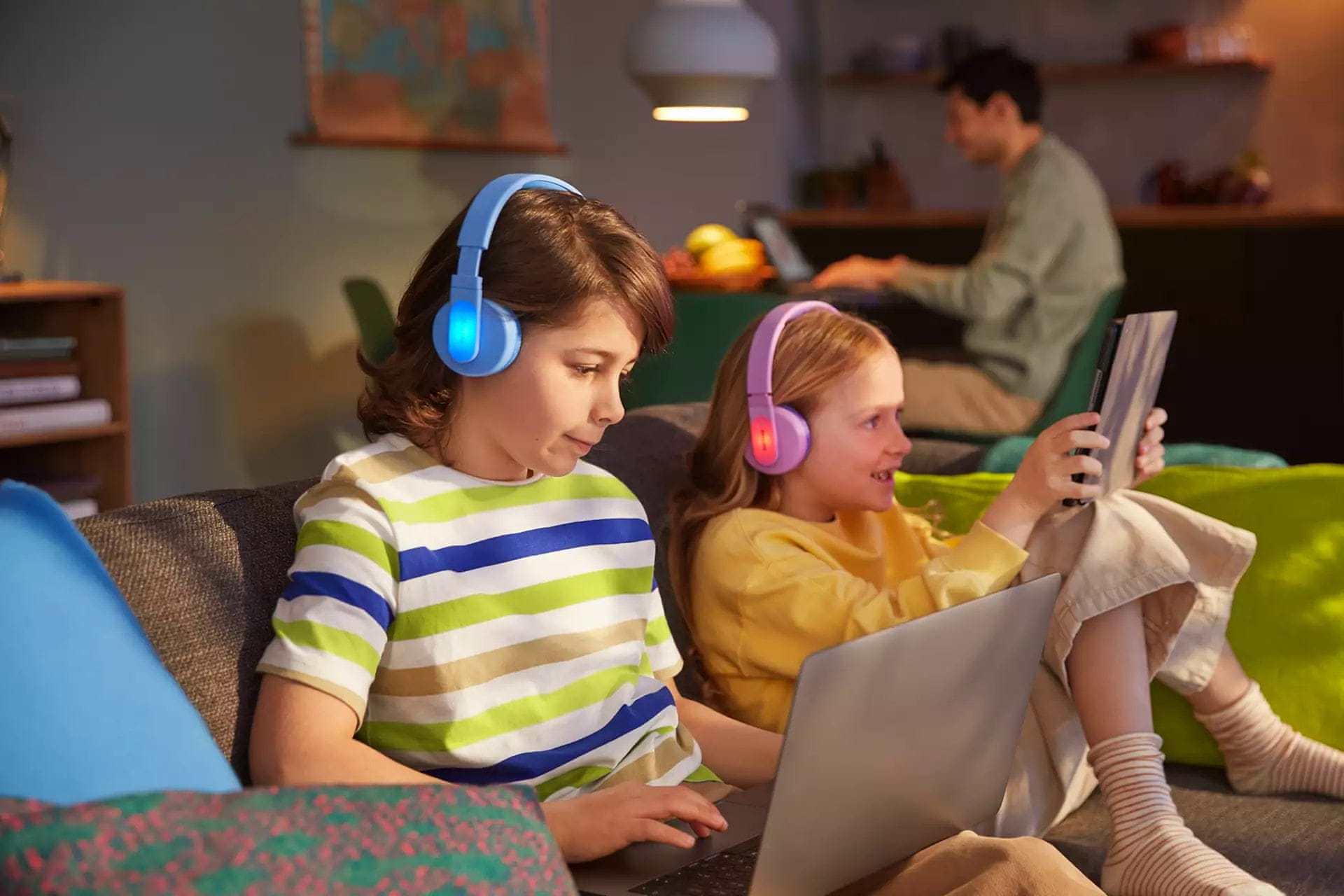  moderne bluetooth slušalice philips tak4206 dječje ograničene glasnoće, mogu se povezati kabelom, izvrstan zvuk dug životni vijek ugodan mikrofon za upravljanje pozivima 