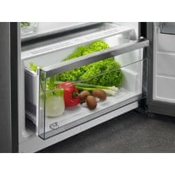 Vestavná chladnička AEG Mastery SFB612F1AS Prostorná zásuvka na zeleninu