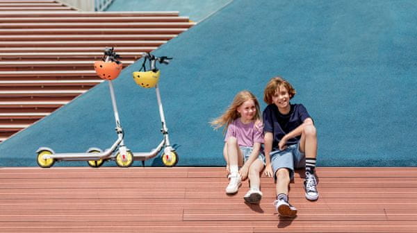 Segway Ninebot eKickscooter Zing C10 elektromos robogó, könnyű, könnyen összecsukható, fröccsenő víz elleni védelem robogó gyerekeknek LED-ek mechanikus fék könnyű súlyú, kompakt, erőteljes robogó