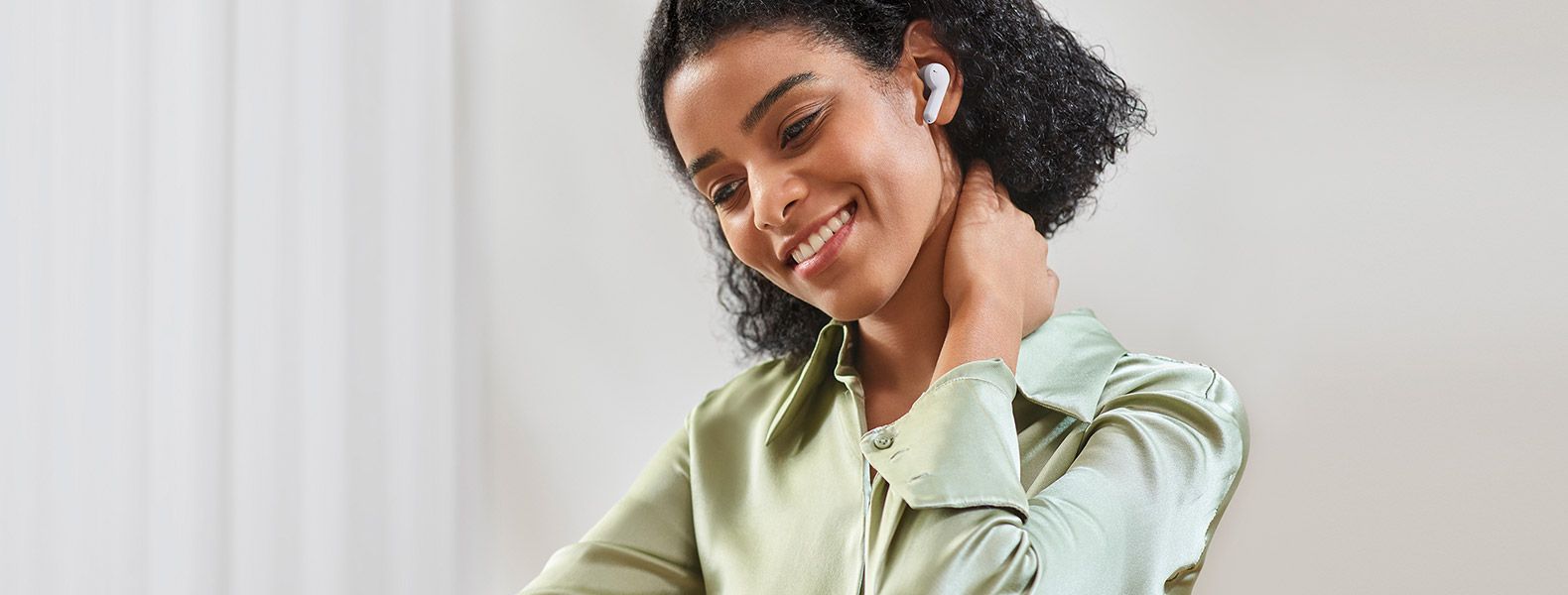  amazfit powerbuds hordozható modern fülhallgató gerinc helyzet ellenőrzés fülhallgató sportfunkciók anc technológia handsfree mikrofonok érintésvezérlés akkumulátor élettartama 9 óra egy feltöltéssel töltőtok 