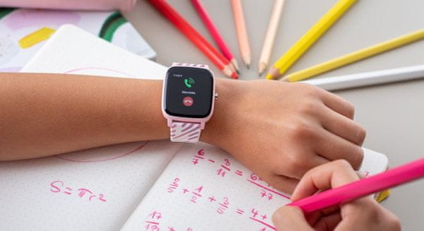 Detské inteligentné hodinky LAMAX BCool Bluletooth farebný dotykový displej odolné inteligentné hodinky pre deti notifikácia z telefónu sprievodné aplikácie športové aktivity upozornenia ovládanie hudy integrované hry vodeodolné IP68 dlhá výdrž batérie