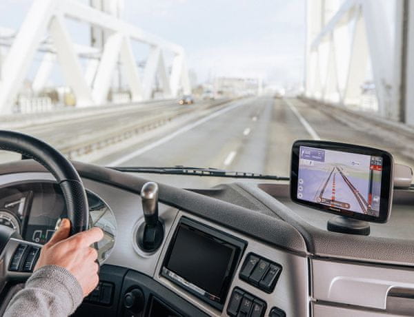 GPS navigace TomTom GO EXPERT světové mapy rychlejší aktualizace map mapy TomTom dotykový displej HD rozlišení Wi-Fi Bluetooth hlasové ovládání 3D stavby