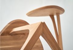 Dřevotvar družstvo Odkládací stolek Triangle masivní dub