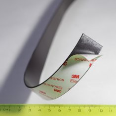 Magsy Magnetický pásek se silnou samolepicí vrstvou 25x1,6 mm, délka 1 m 10202