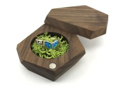 Wook Dřevěná krabička na snubní prsten HEX - ořech