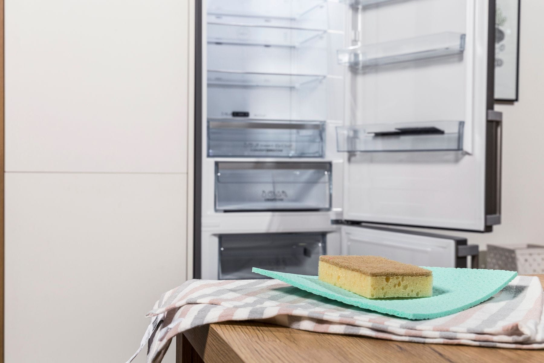 Szabadonálló hűtőszekrény Gorenje NRC6194SXL5M Könnyen tisztítható