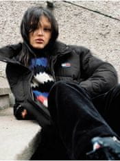 Tommy Jeans Černý dámský prošívaný zimní kabát Tommy Jeans M