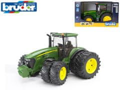 Bruder Traktor John Deere 7930 na volný chod s dvojitými koly 36,5 cm 1:16 v krabičce