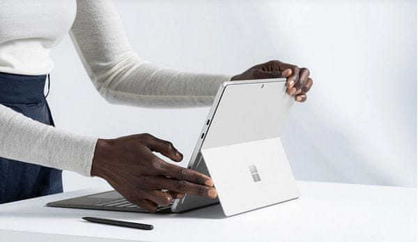 Microsoft Surface 8 hybridní lehký přenosný Wi-Fi ax Bluetooth displej s velmi vysokým rozlišením excelentní zvuk audio výkonný procesor
