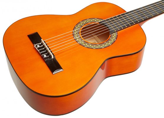 krásná přírodní akustická kytara toledo Primera Student 12-NT s kratší menzurou pro děti studenty a lidi menšího vzrůstu lesklá povrchová úprava vrstvený korpus lipové dřevo 