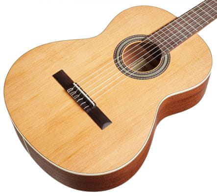  krásná přírodní akustická kytara alhambra se standardní menzurou běžné hraní výuka na kytaru open pore povrchová úprava španělsko otevřené mechaniky polomasiv