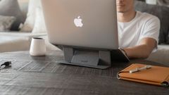 Design Nest MOFT LaptopStand - růžový stojan na notebook