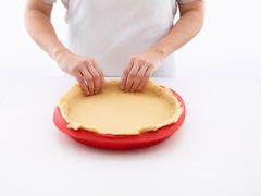 Lékué Lékué Zapékací forma s odnímatelným talířem na quiche Quiche Pan 28 cm | červená