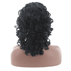 Korbi Paruka, krátké kudrnaté vlasy, černá