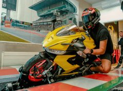 Allegria adrenalinová jízda na závodní motorce MOTO GP - 60 minut Praha