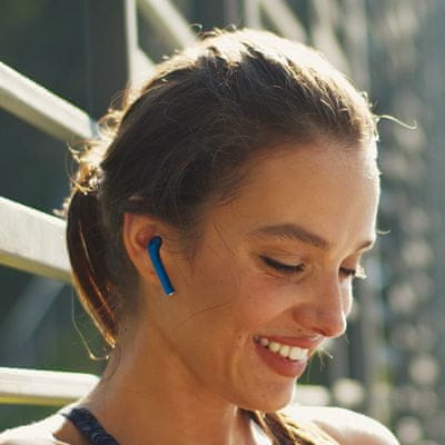  přenosná in ear sluchátka tesla sound eb10 pěkný design Bluetooth technologie dotykové ovládání dlouhá výdrž baterie 