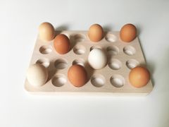 Fraise et Bois Stojan na vejce Paulette - Dřevěný stojan na 24 vajec