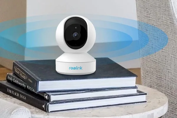 Varnostna vrtljiva IP kamera  Reolink E1 Pro, ločljivost Super HD, nočni vid, obračanje, sirena, zaznavanje gibanja