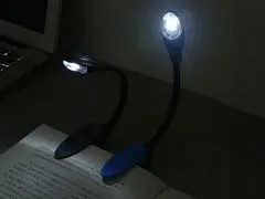 01682 Praktická LED lampička s klipem černá