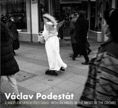 Vladimír Birgus: Václav Podestát - S andělem uprostřed davu / With an Angel in the Midst of the Crowd