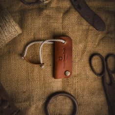 Crazy Horse Craft Kožená klíčenka se šňůrkou Classic Brown