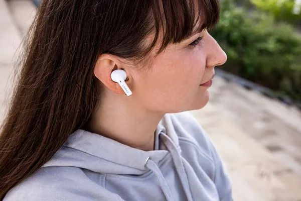  bezdrátová Bluetooth sluchátka lamax clips1 beatbass nezkreslený zvuk pohodlná konstrukce uzavřená hlasový asistent mikrofon pro handsfree dlouhá výdrž na nabití dotykové ovládání 